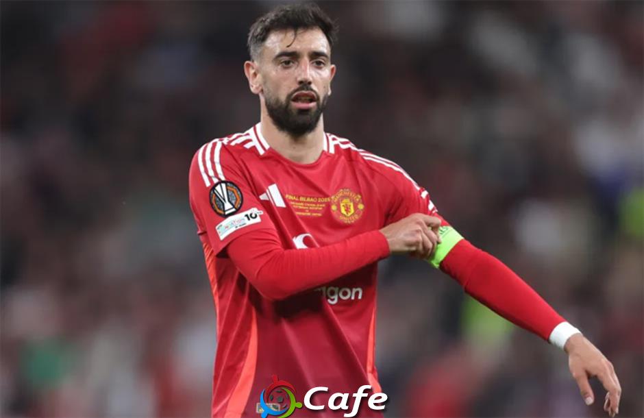 Bruno Fernandes được 'cầu xin' ở lại MU