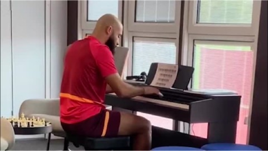 Bryan Mbeumo: Chiến binh tìm đến piano để chữa lành