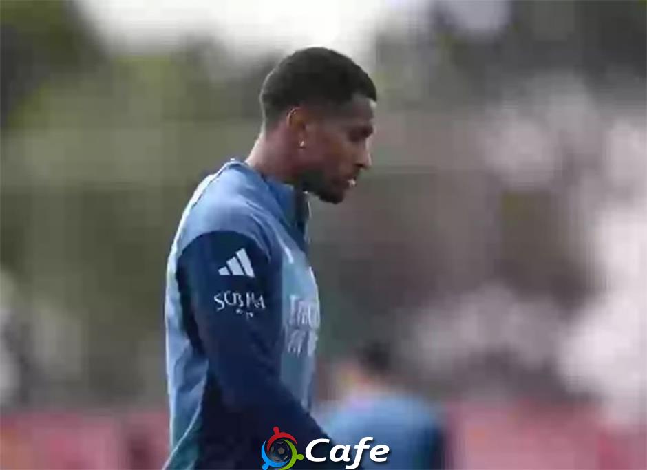 Cầu thủ thứ hai đòi rời Arsenal vì Eze