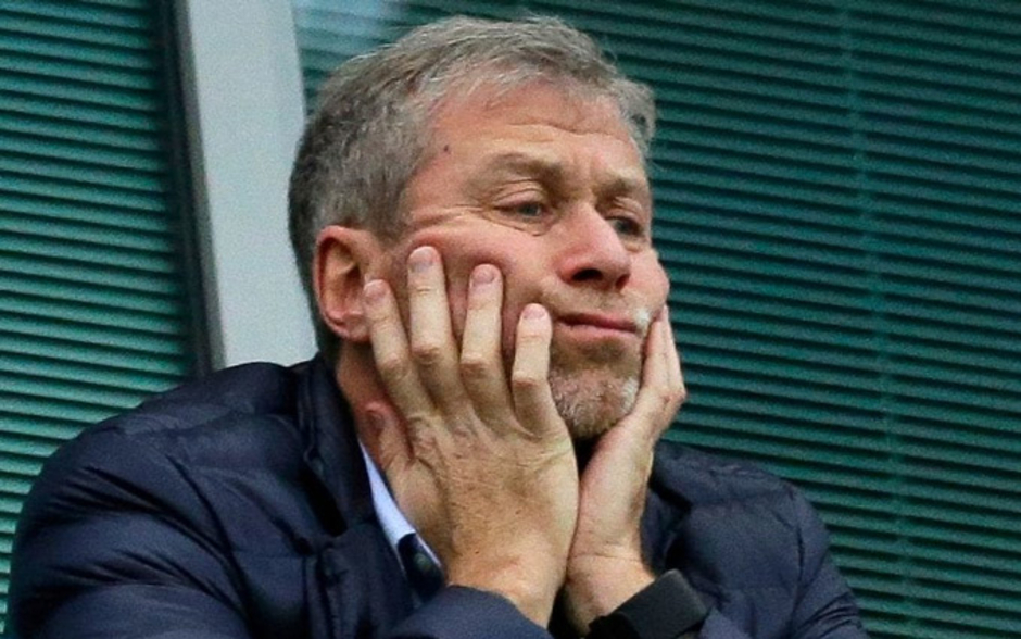 Chelsea vẫn chưa 'thoát khỏi' Abramovich