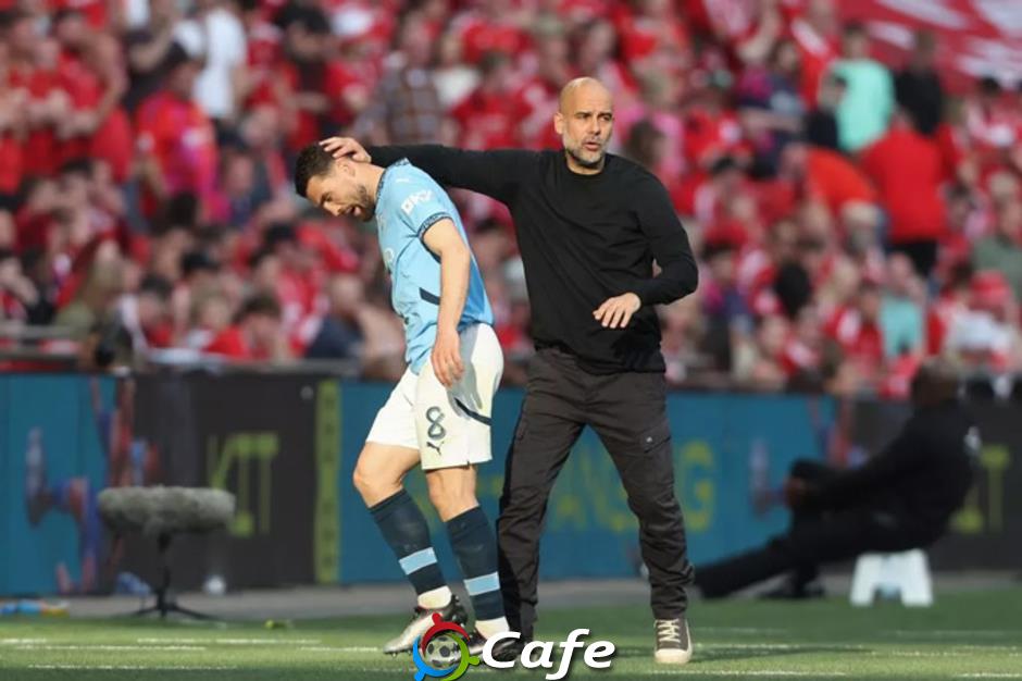 'Cơn đau đầu' vẫn giày vò Pep Guardiola
