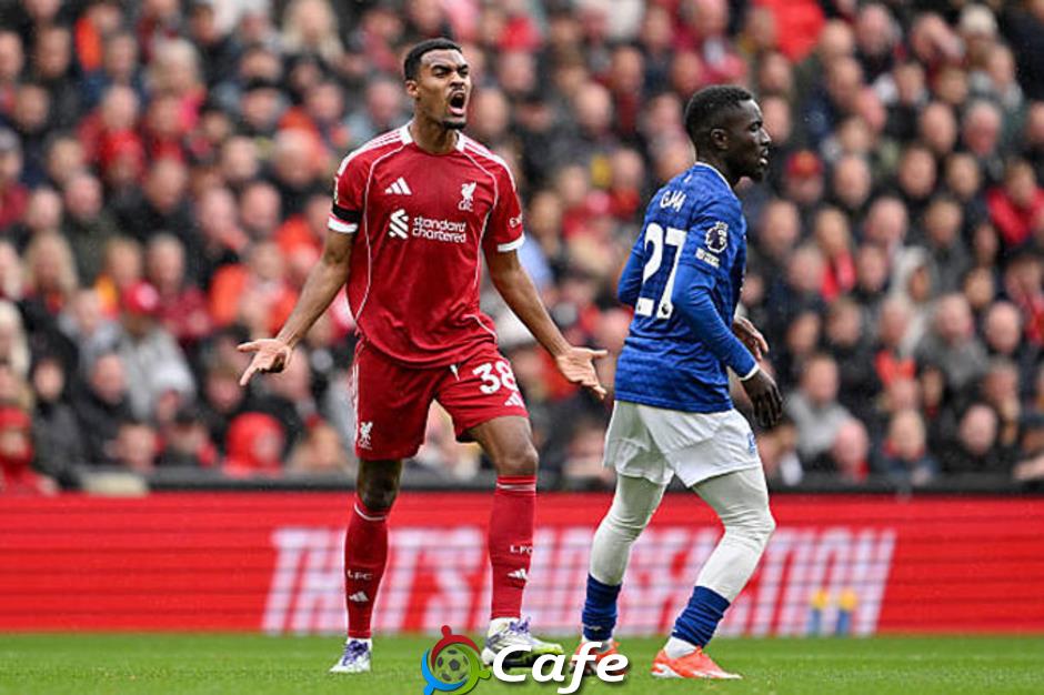 Đã đến lúc công nhận Ryan Gravenberch là tiền vệ hay nhất Premier League