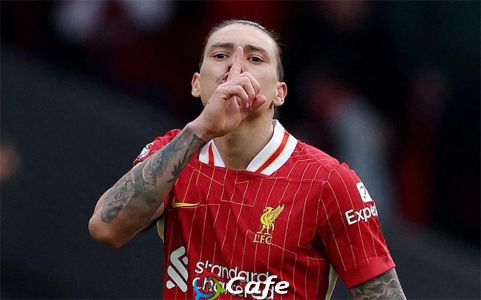Darwin Nunez lập hat-trick ngay sau khi Liverpool mua Ekitike