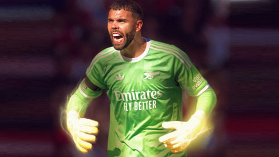 David Raya biến Old Trafford thành 