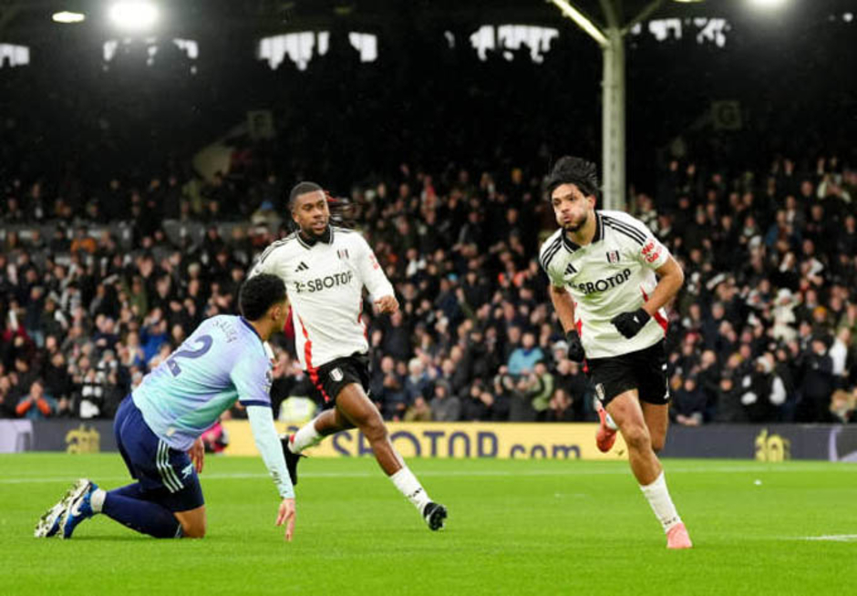 Điểm nhấn Fulham 1-1 Arsenal: Bước lùi trong cuộc đua vô địch