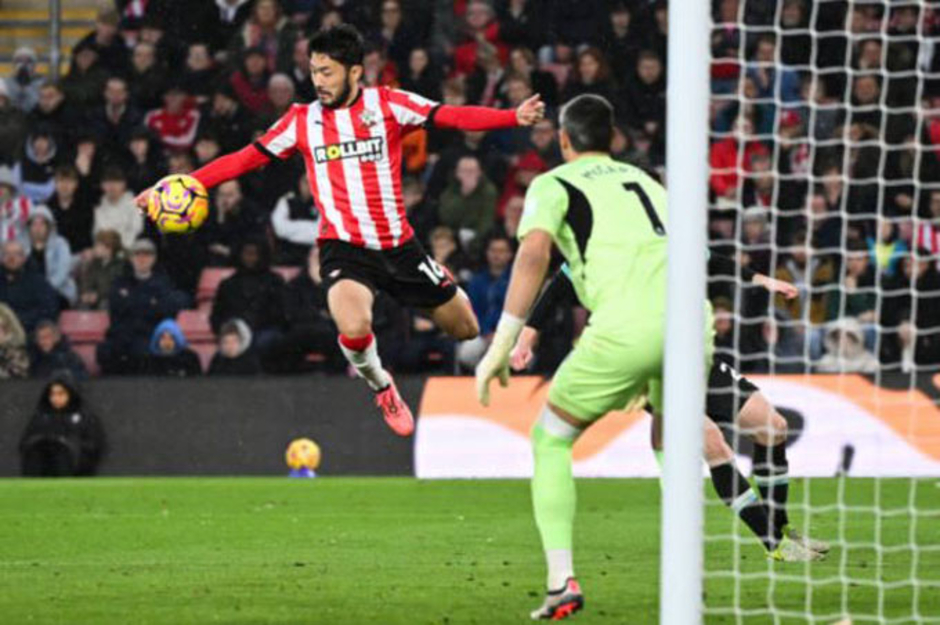 Điểm nhấn Southampton 2-3 Liverpool: Salah hiệu quả hơn Haaland