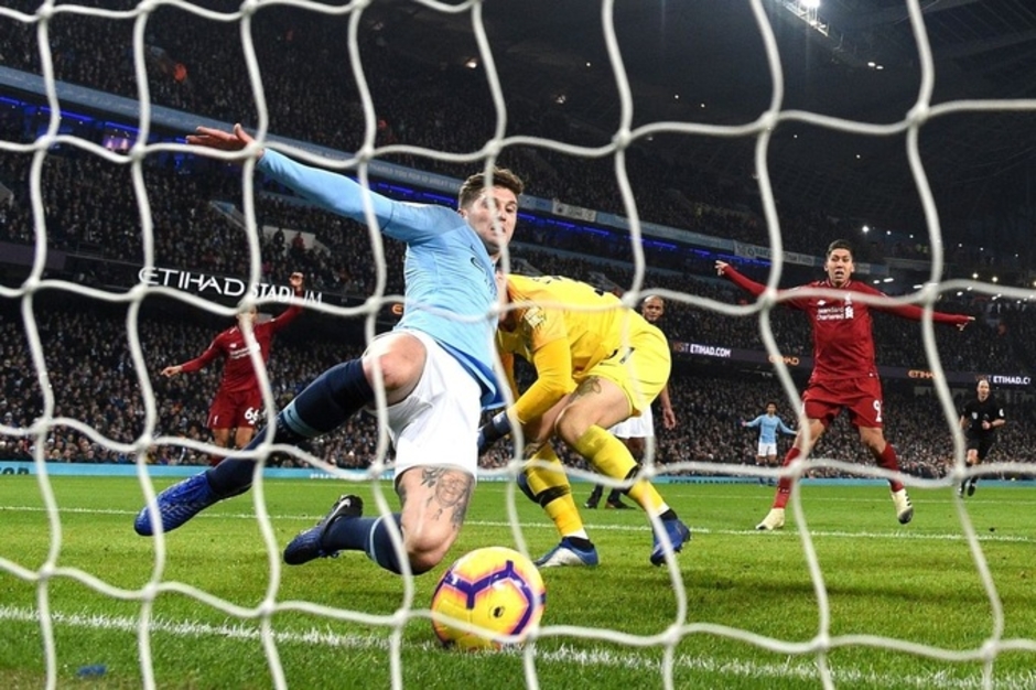 Định mệnh lại chọn John Stones để cứu rỗi Man City