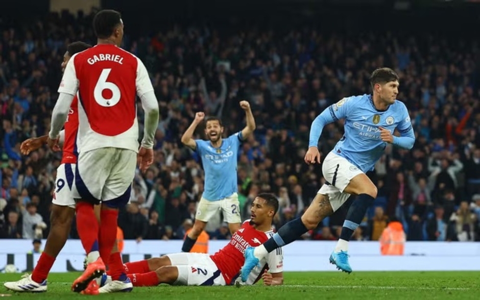 Định mệnh lại chọn John Stones để cứu rỗi Man City