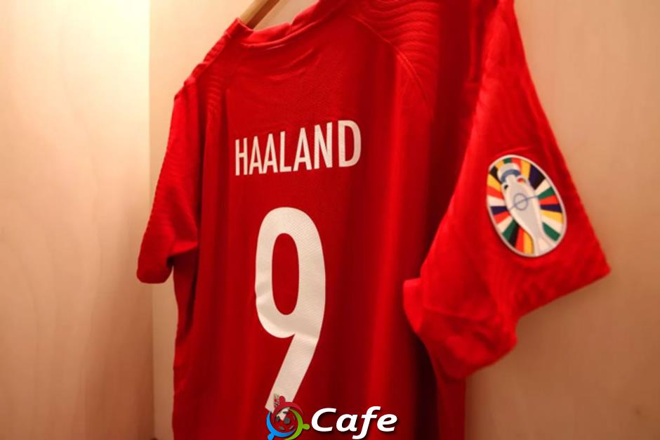 Erling Haaland đổi tên trên áo đấu