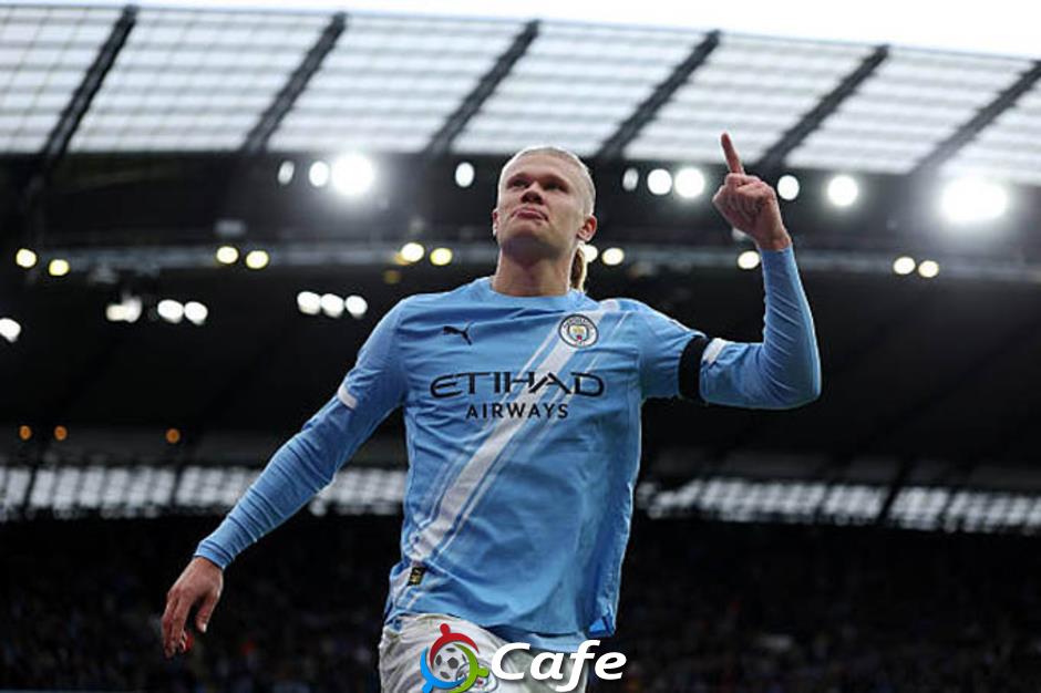 Erling Haaland sánh vai với Aguero và Rooney nhờ cú đúp vào lưới MU