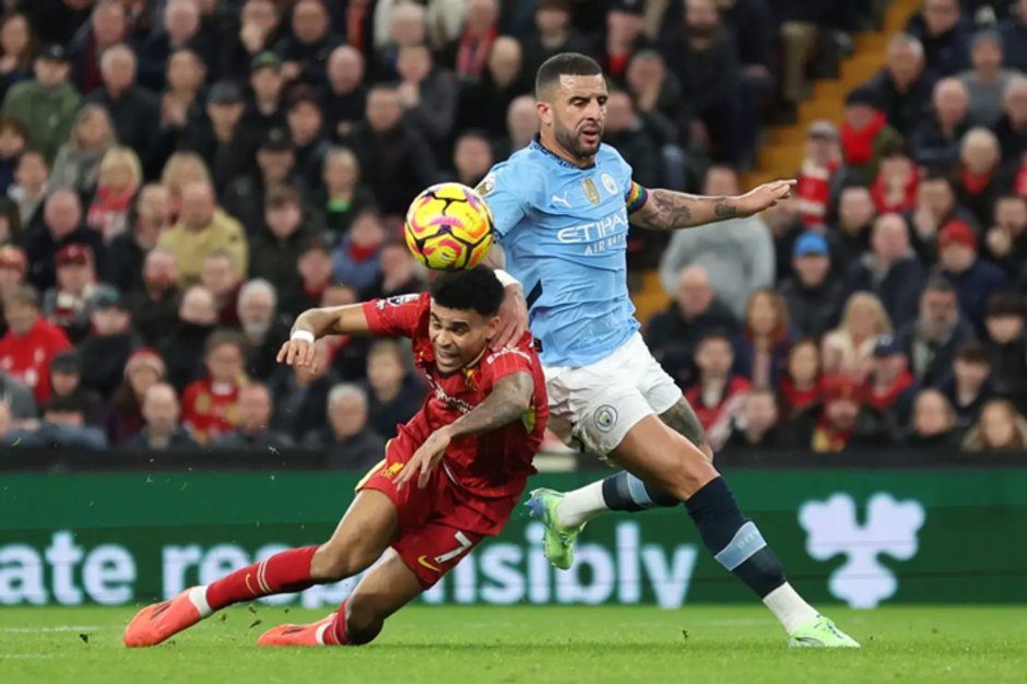 Fan Man City đưa 1 cầu thủ làm vật tế thần sau trận thua Liverpool