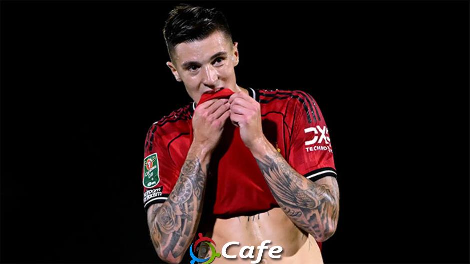 Fan MU chê Sesko còn tệ hơn Antony