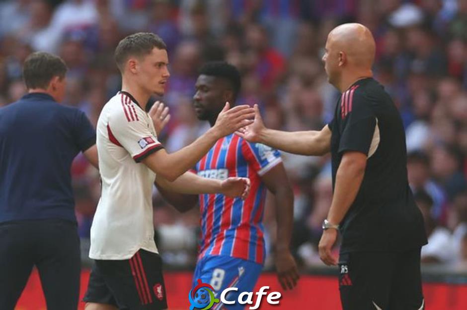 Florian Wirtz đối mặt nguy cơ mất suất đá chính ở Liverpool