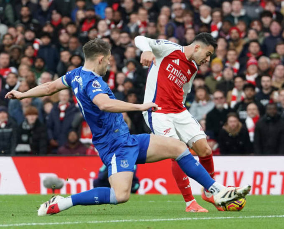 Gabriel Martinelli đang dần 'biến mất' ở Arsenal