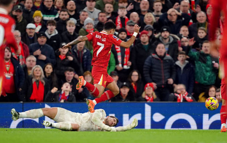 Gakpo và Salah 'đẩy' Pep đến mép vực, tiếng sa thải vang khắp sân Anfield