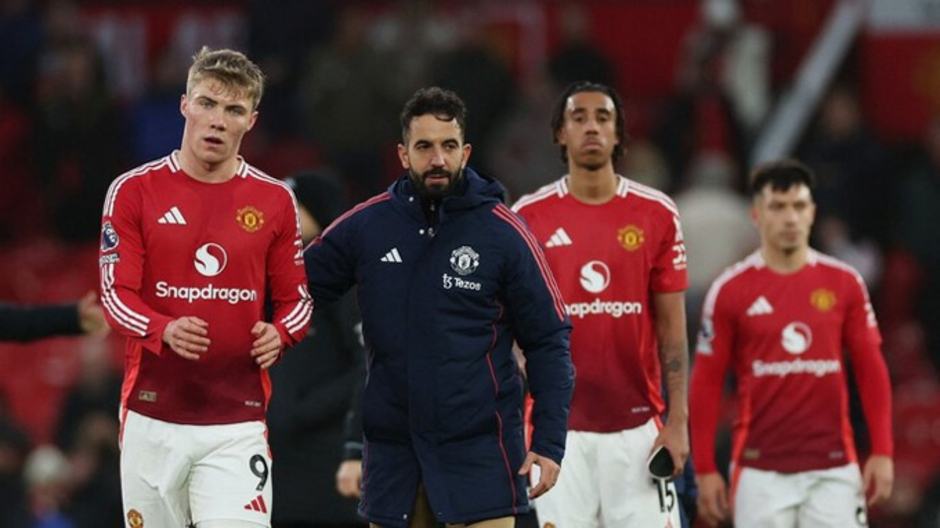 Gary Neville là người duy nhất có thể cứu rỗi MU