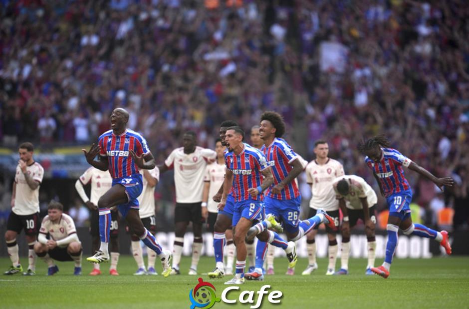 Gọi điện cho Mourinho chưa, Arne Slot?