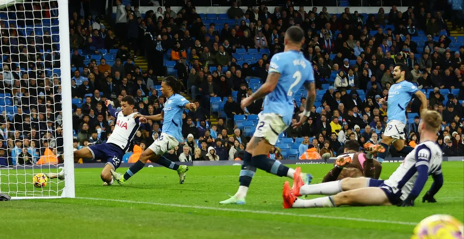 Guardiola: 'Man City hết cơ hội vô địch nếu thua tiếp Liverpool'