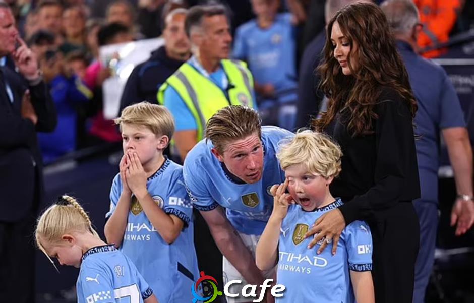 Guardiola rơi nước mắt khi De Bruyne nói lời chia tay Man City