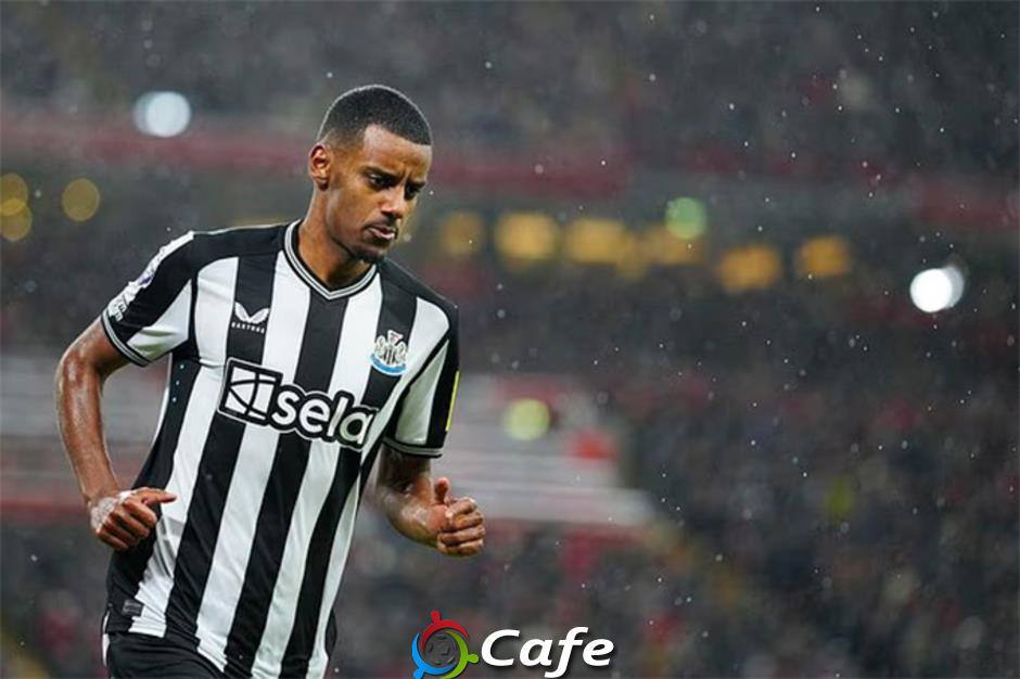 Isak bất mãn công khai với Newcastle
