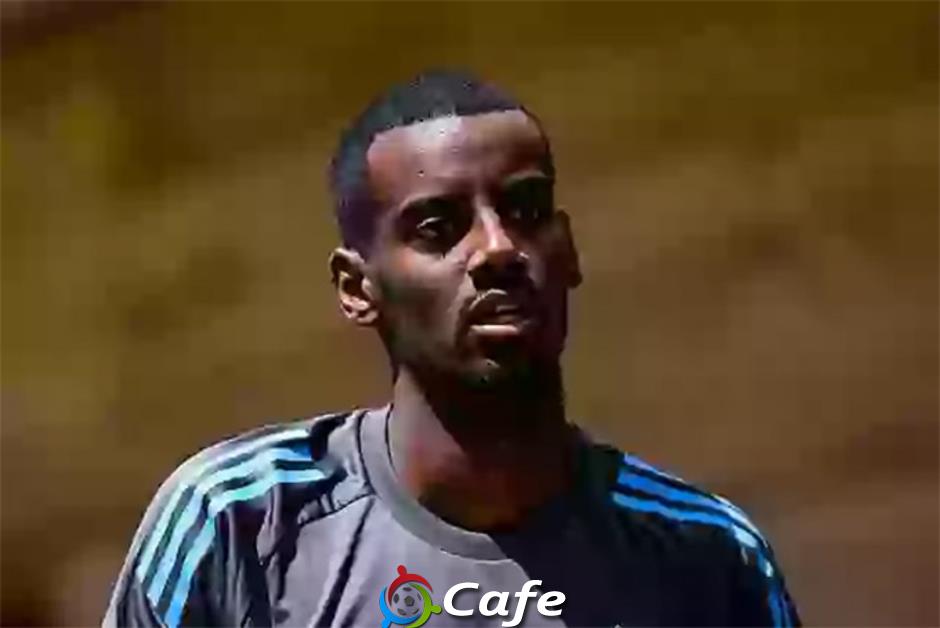 Isak bị Newcastle đuổi về nhà