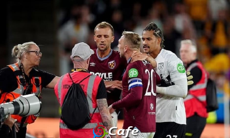 Jarrod Bowen suýt 'tẩn nhau' với fan West Ham