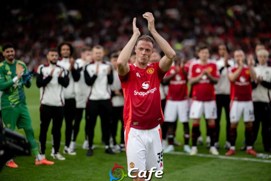 Jonny Evans giải nghệ