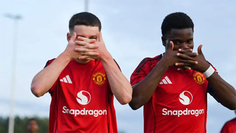 Kai Rooney copy pha ăn mừng bàn thắng của Gyokeres