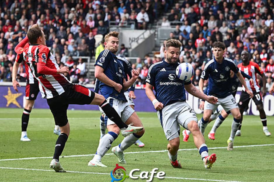 Kết quả Brentford 4-3 MU: Quỷ đỏ chiến đấu ngoan cường
