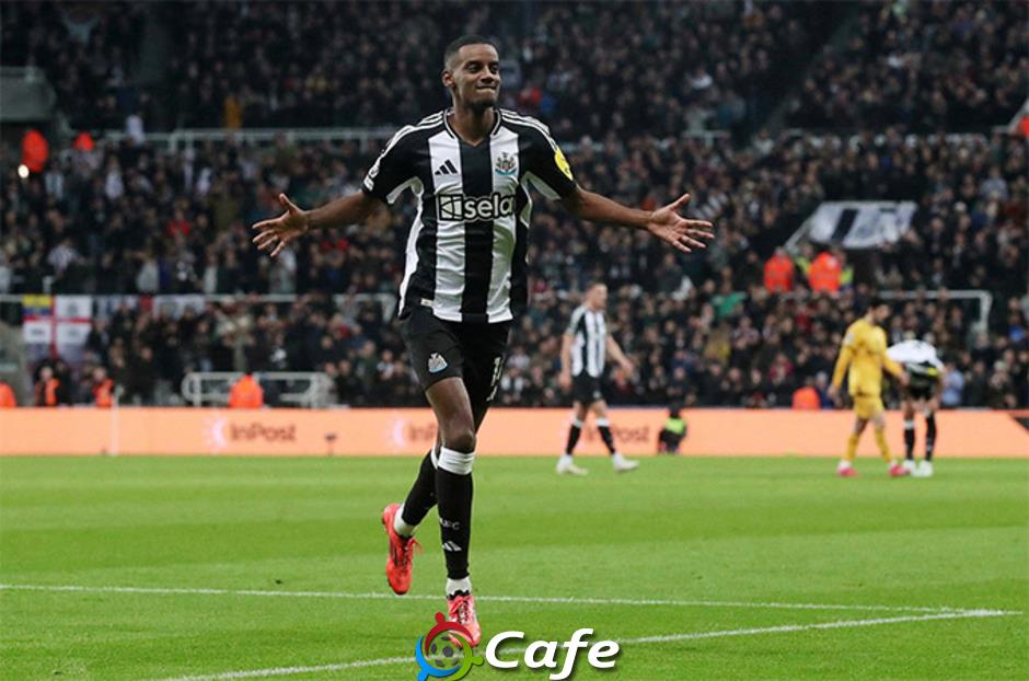 Kích nổ 'bom tấn' Isak, Liverpool có vi phạm quy tắc công bằng tài chính?