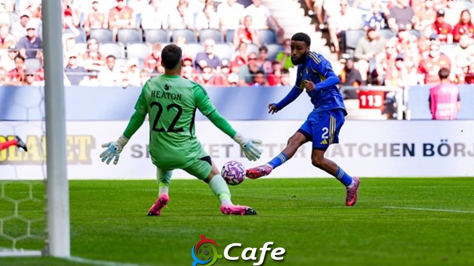 Lão tướng 39 tuổi gây bất ngờ ở MU