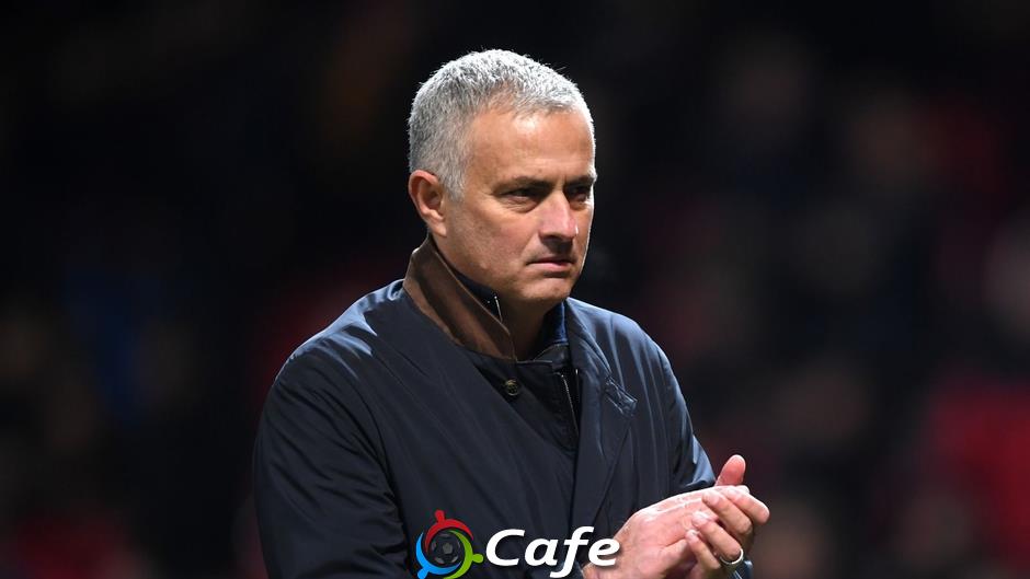 Leeds United hợp bích với Jose Mourinho để thành quái vật