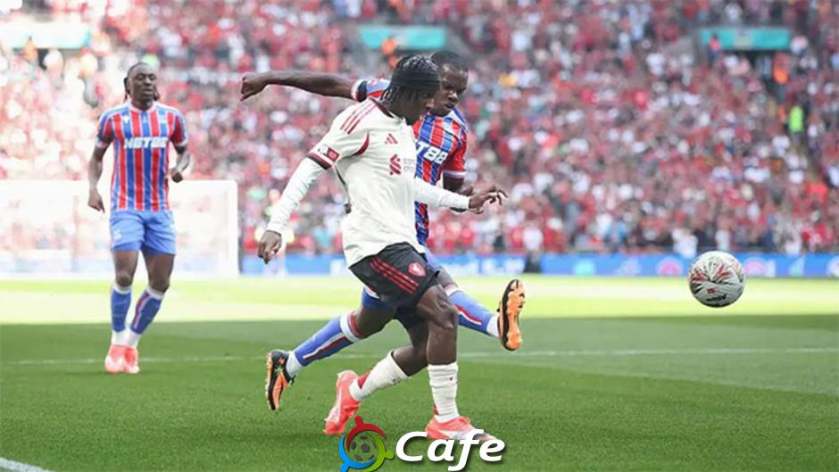 Liverpool 2.0 ra mắt tại Wembley và Slot còn nhiều lỗi cần vá