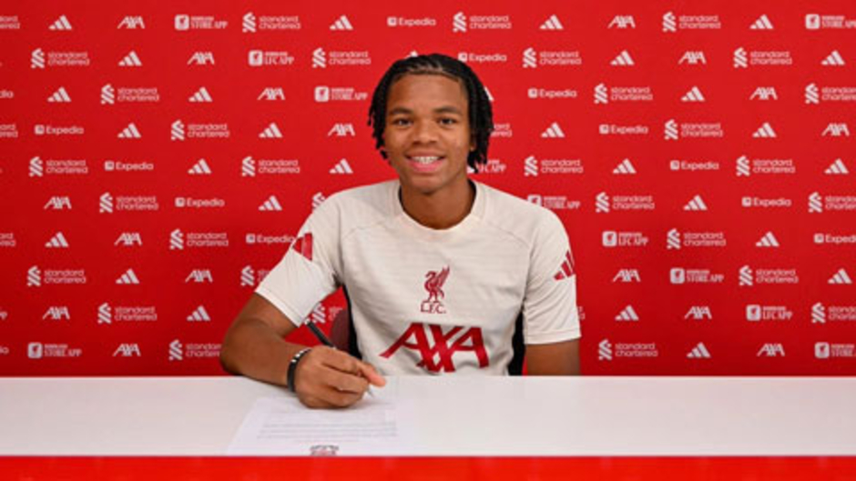 Liverpool ký hợp đồng chuyên nghiệp với Rio Ngumoha