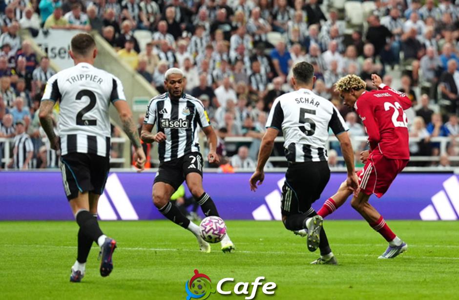 Liverpool vớ được 'cục vàng' Ekitike