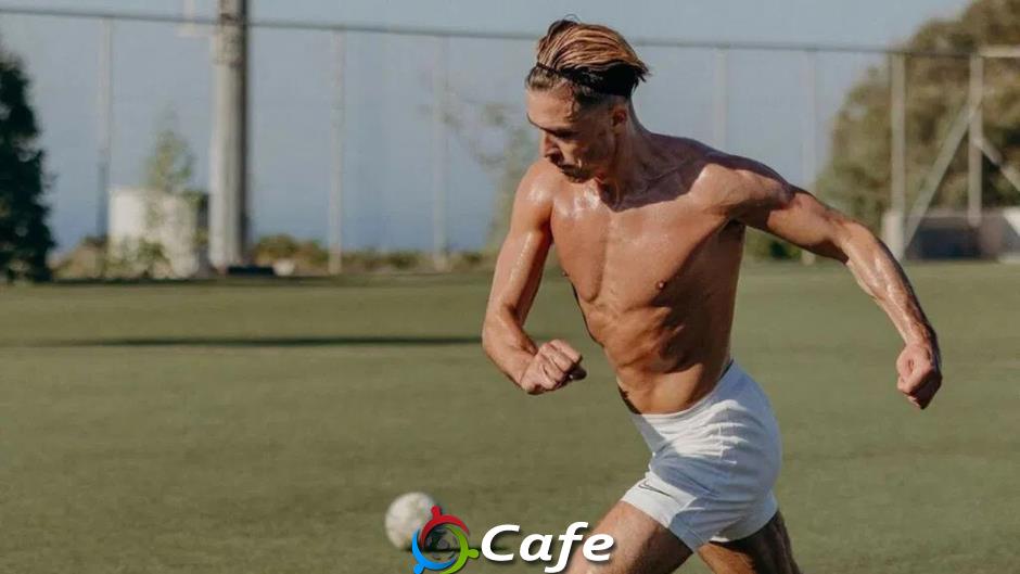 Man City có ý đồ gì khi để Jack Grealish 'múa gậy vườn hoang'?