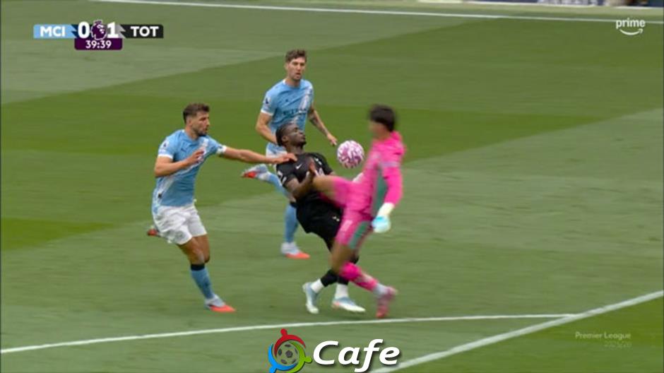 Man City trải qua hiệp 1 thảm họa trước Tottenham