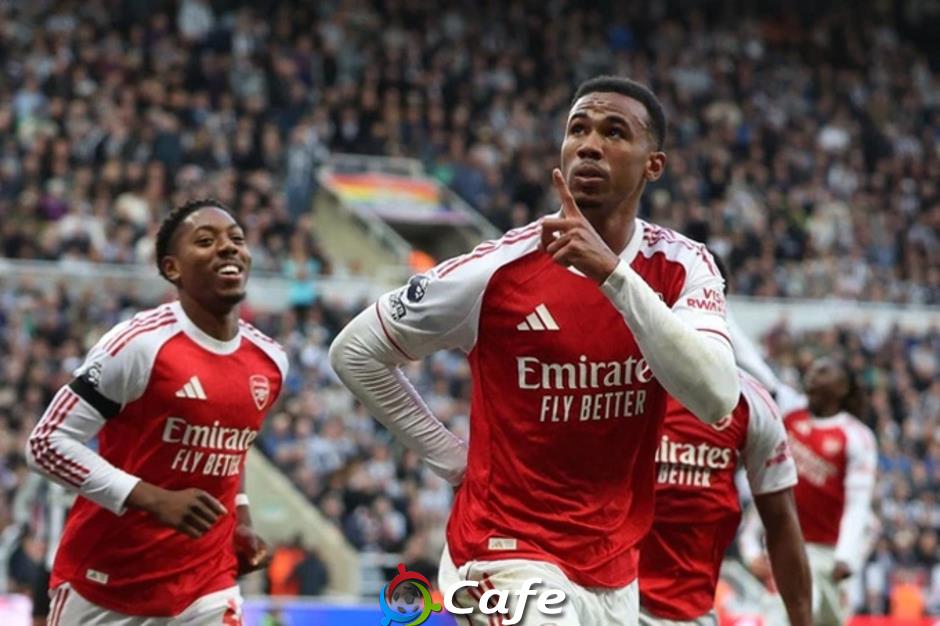 Mọi ứng viên vô địch Premier League đều đã bộc lộ điểm yếu