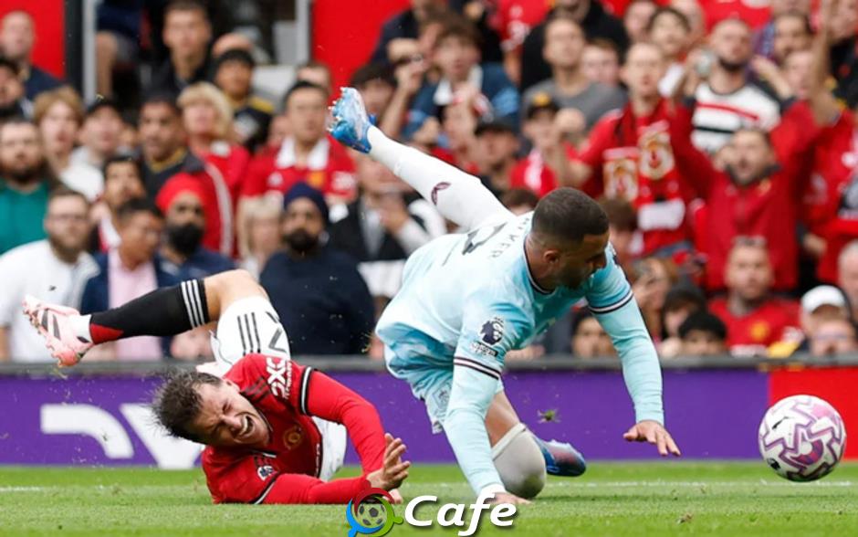MU bị từ chối 2 quả penalty trong 5 phút