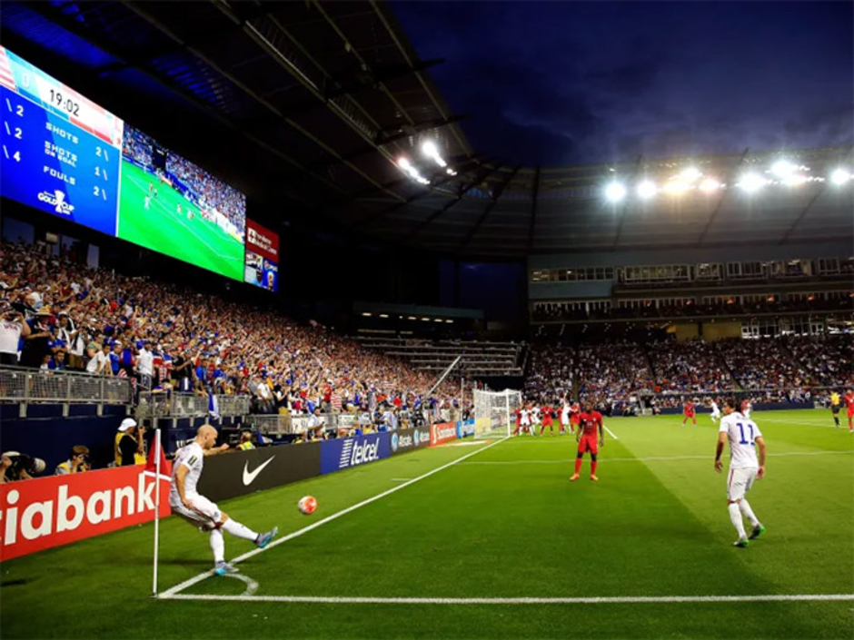 MU hứng chịu hai bàn thua từ ‘Olimpico goal’