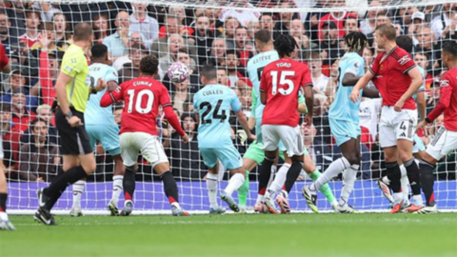 MU tạo kỷ lục kỳ lạ sau khi thắng nghẹt thở Burnley