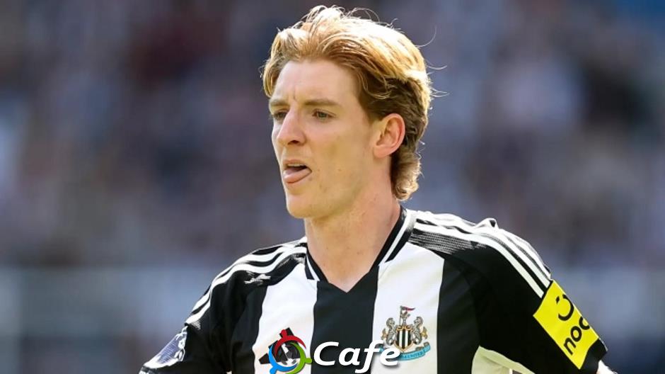 Newcastle méo mặt vì Anthony Gordon
