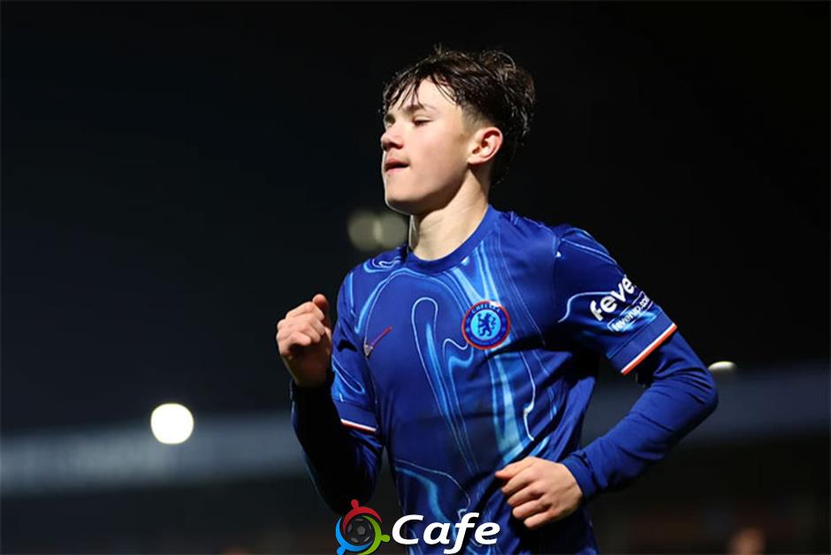 Ngumoha, Dowman và những sao mai làm rung chuyển Premier League