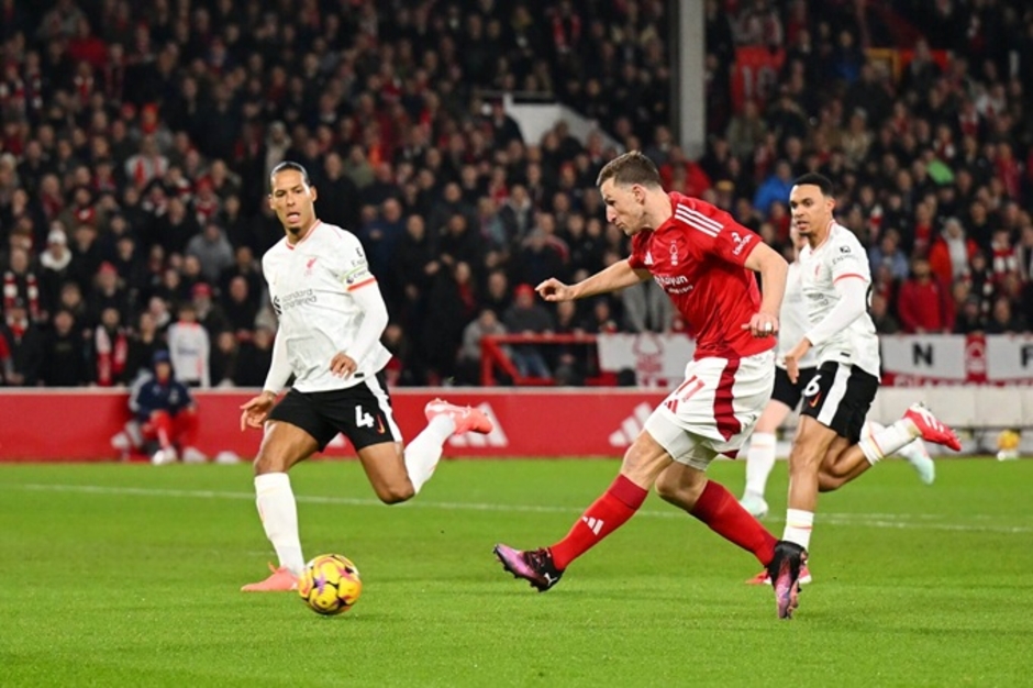 Nottingham Forest không cho phép cuộc đua vô địch kết thúc