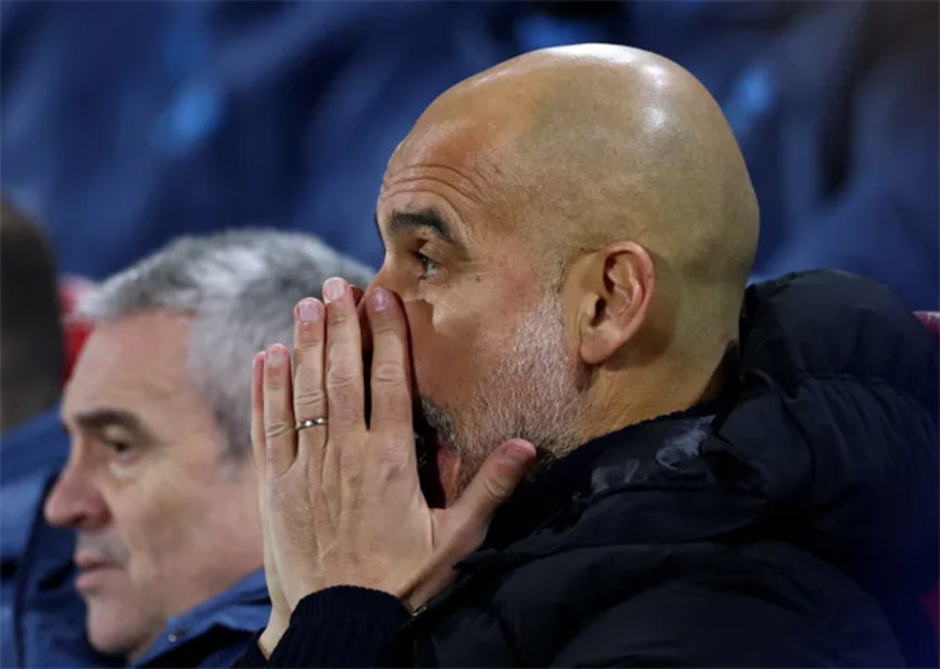 Pep Guardiola vẫn đeo nhẫn cưới trong trận hòa của Man City