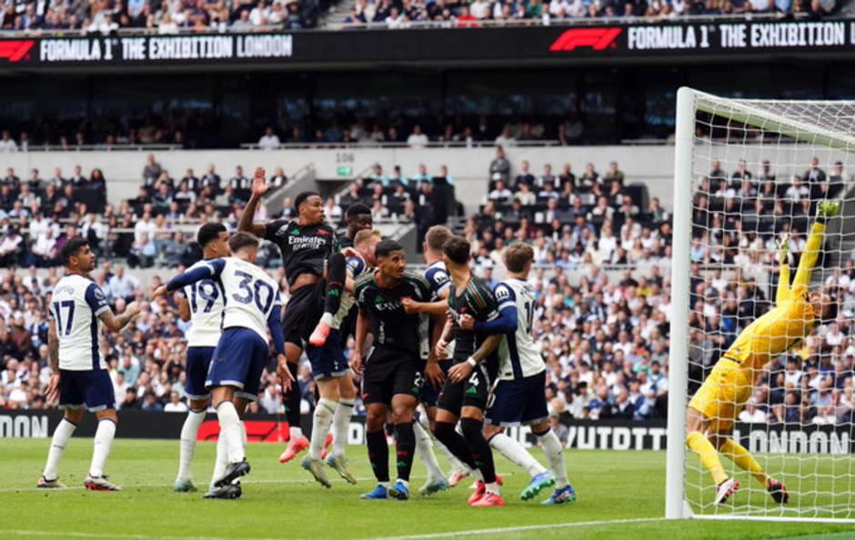 Pha phòng ngự theo kiểu 'mời ông xơi' của Tottenham trước Arsenal