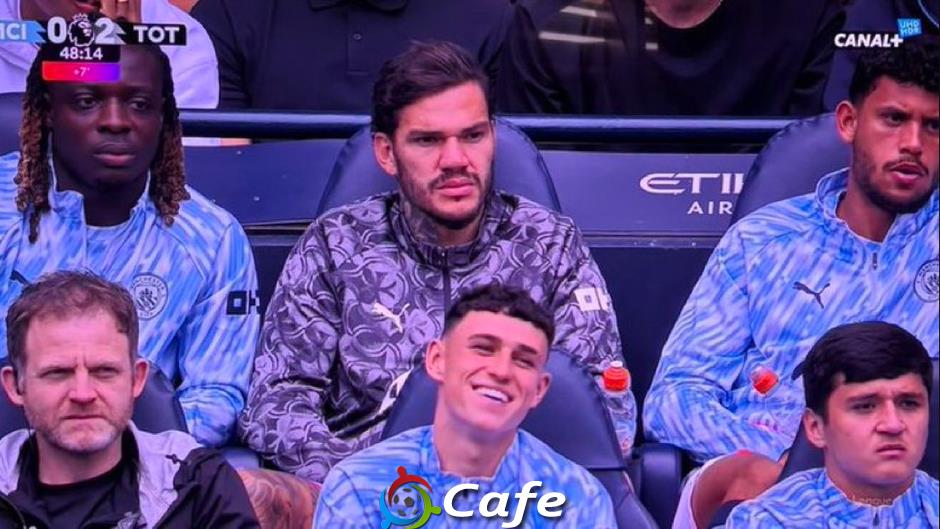 Phil Foden bật cười sảng khoái khi Man City thua trận