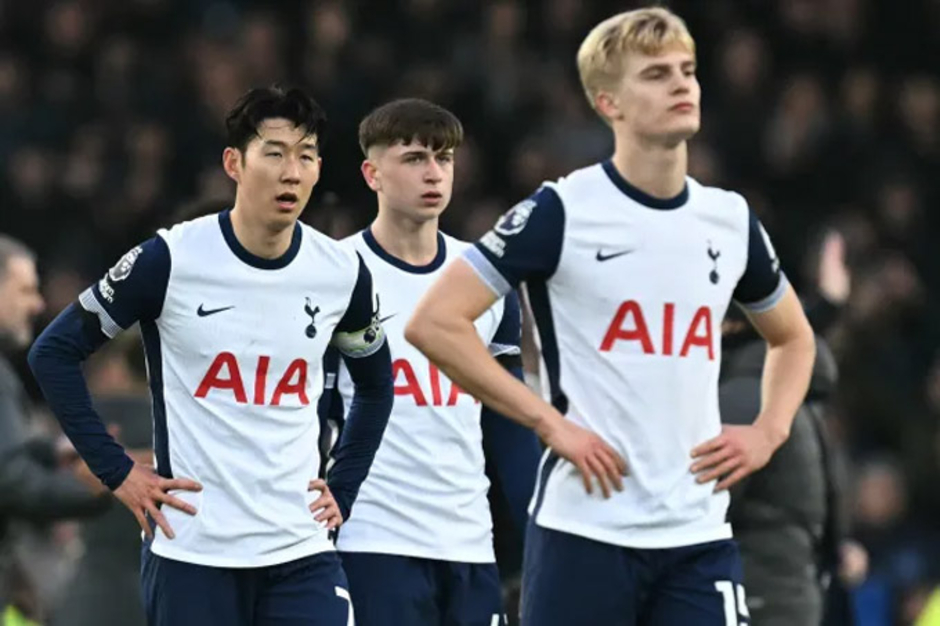 Postecoglou có 7 ngày để cứu ghế tại Tottenham