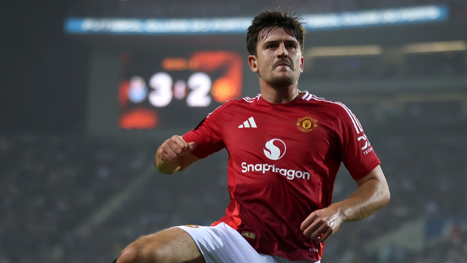 Quanh đi quẩn lại, Ten Hag vẫn giẫm phải Harry Maguire