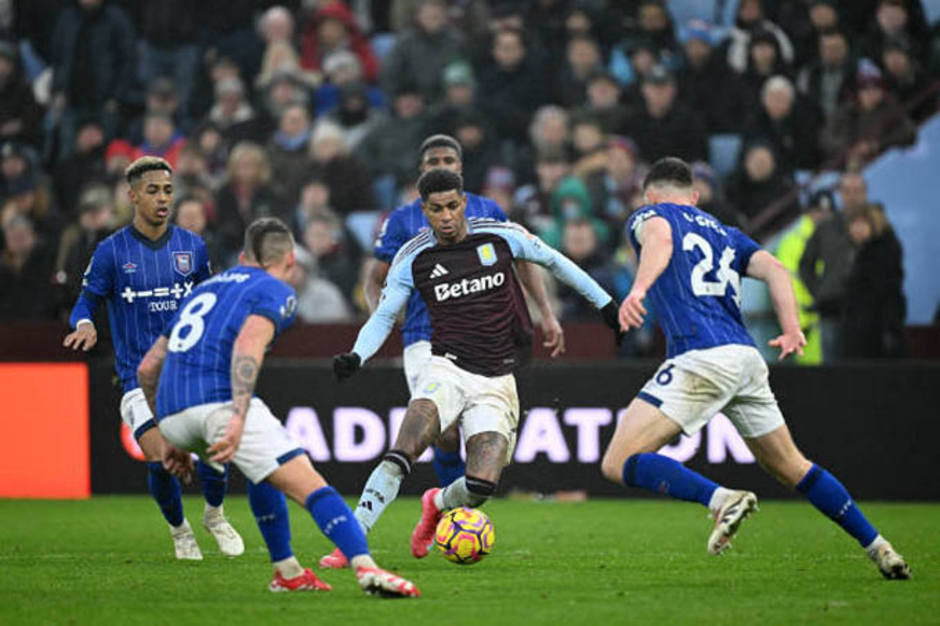 Rashford hay nhất Aston Villa dù chưa đá chính